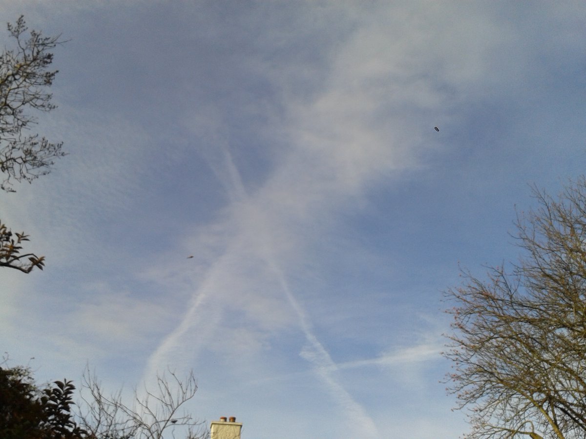 Maximil86429959's tweet image. We've had a week of nice sunny weather in Ireland, but we've also had a week of the unlawful &amp;amp; reckless geoengineering too⚠️

More people than ever are now beginning to notice &amp;amp; to ask questions &amp;amp; some are doing their own reasearch into #Geoengineering aka #Chemtrails

#WakeUp 👇