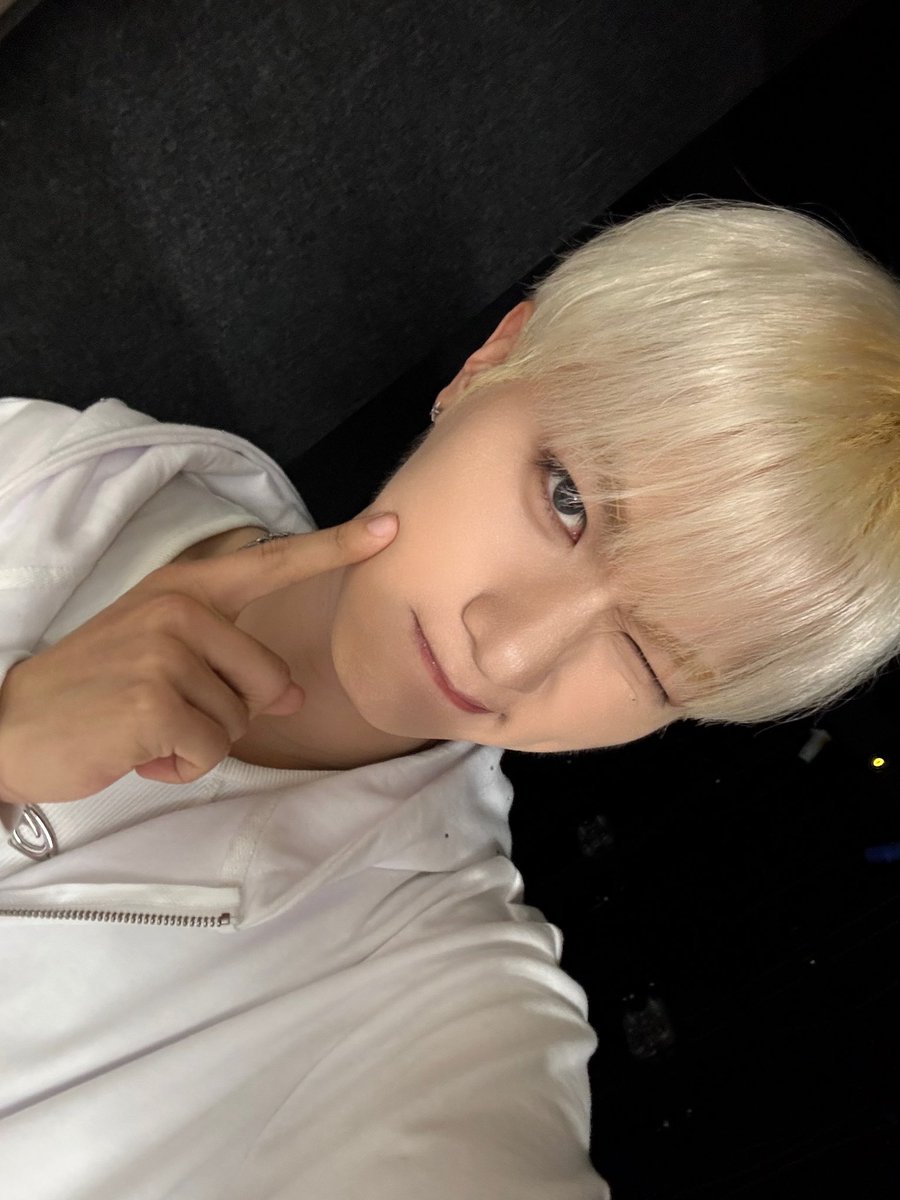 DoryunYoelFRFan's tweet photo. ✳️•{ TWITTER }•{250426}•✳️

#DORYUN 

Jour 1 😎

#김도륜 #Doryun #에이머스 
{••••••}
©️: @AIMERS_members
-->☔-->🇨🇵 https://t.co/RyaD1ZFXEx