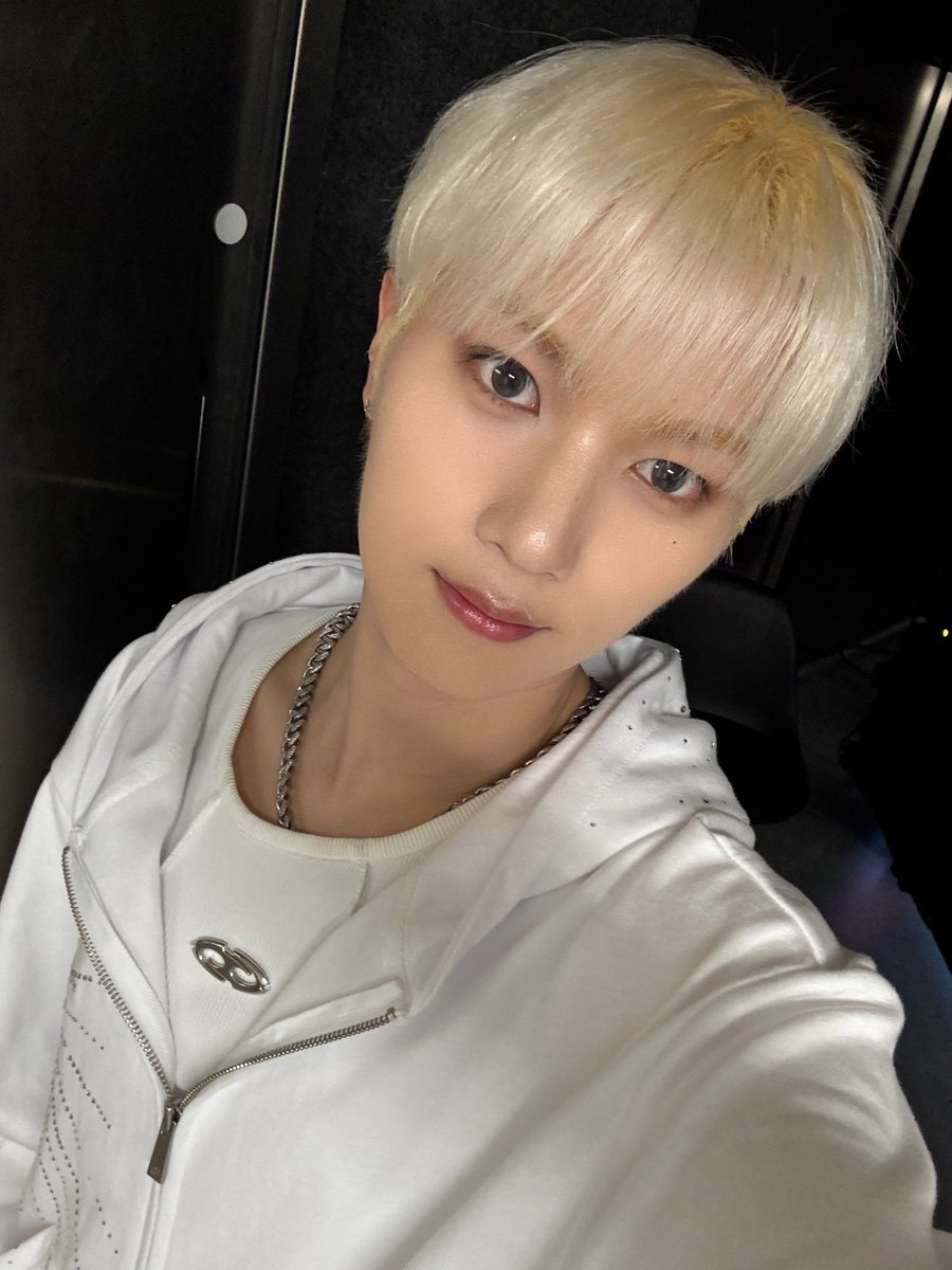 DoryunYoelFRFan's tweet photo. ✳️•{ TWITTER }•{250426}•✳️

#DORYUN 

Jour 1 😎

#김도륜 #Doryun #에이머스 
{••••••}
©️: @AIMERS_members
-->☔-->🇨🇵 https://t.co/RyaD1ZFXEx