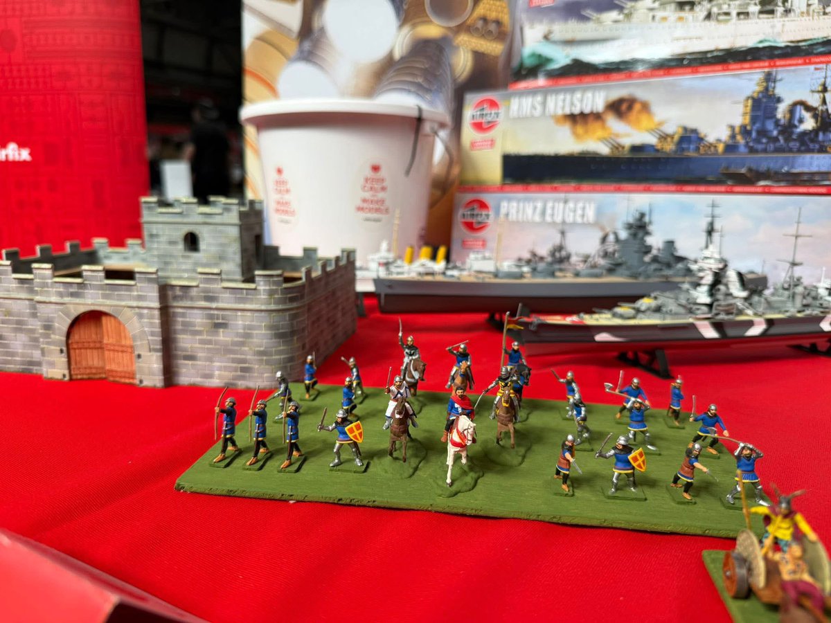 Airfix's tweet image. With Day 2 of Key Model World underway, here are some snaps from the weekend so far!

We have one of this year’s vintage classic re-releases on display, the Shorts Skyvan.

Pop by and see us at stand D28.

#Airfix #ScaleModelling #ScaleModels #ModelWorldLive
