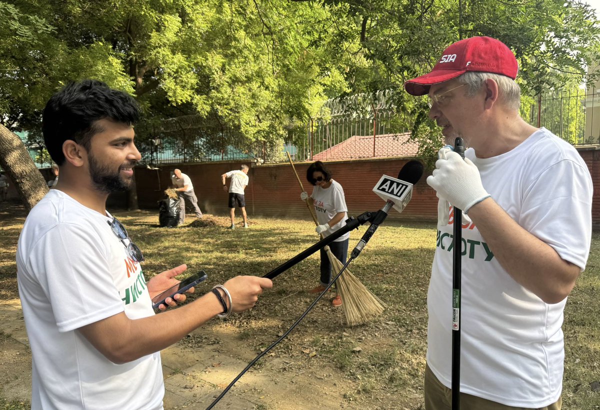 RusEmbIndia's tweet image. 🇷🇺🇮🇳 On April 26, as part of the #Russia’n nationwide campaign "We Stand for Cleanliness", the Russian Embassy in #India hosted a cleanup event dedicated to the upcoming Spring &amp;amp; Labour Day on May 1.