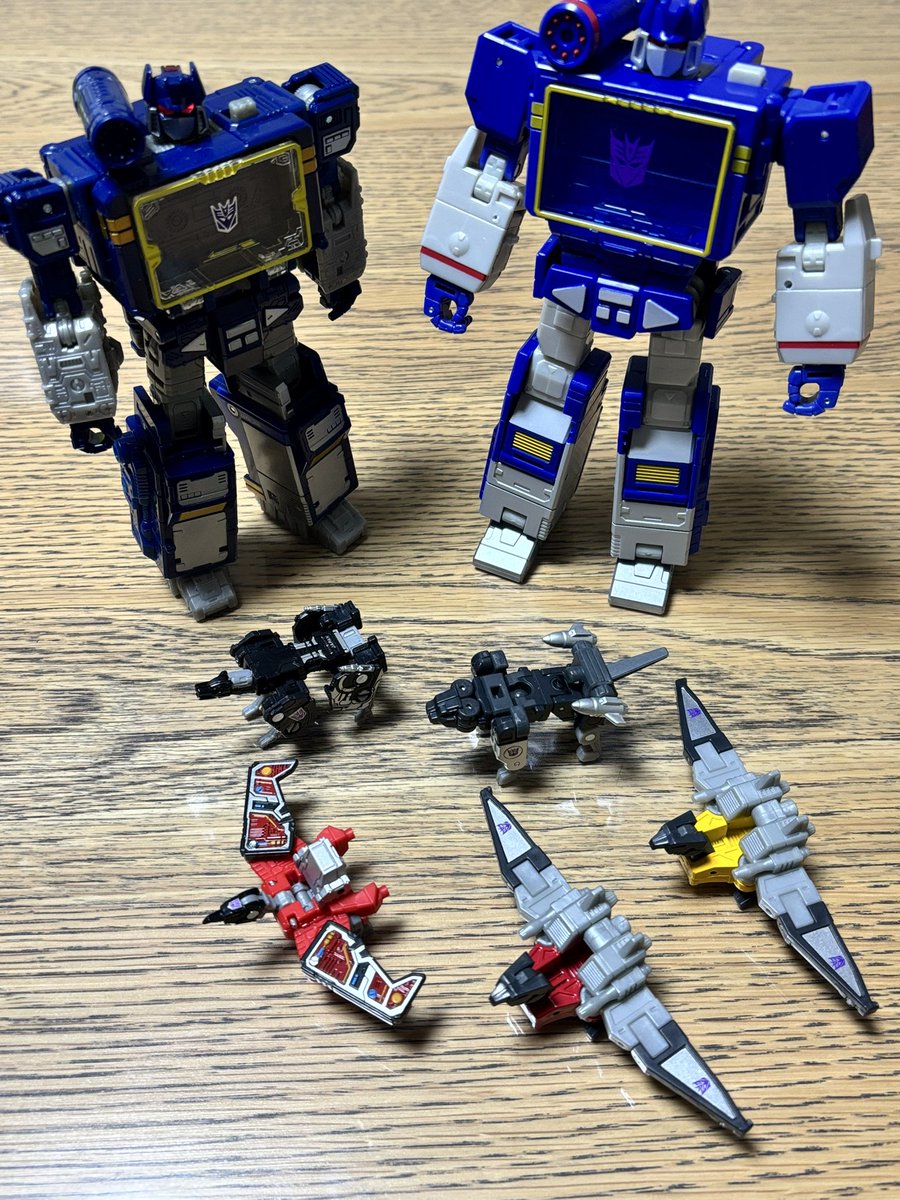 kamenwind's tweet photo. 新カセットロンはさすがに変形後の造形はいい。
でも完全変形しちゃうシージ、WFC版てあらためて
すごいなとか思う https://t.co/N54KxCdxWP