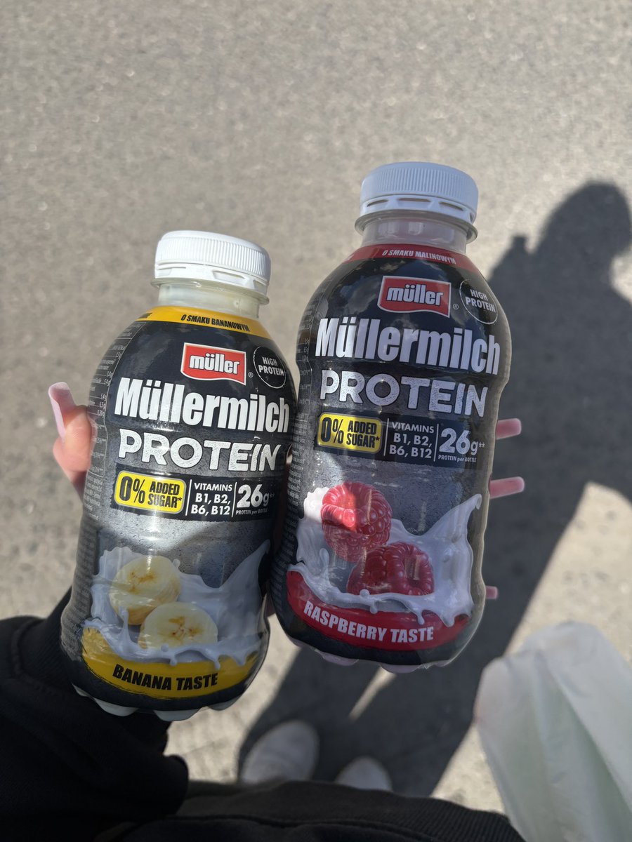 𝓂𝑒𝓁𝒶𝓃𝒾𝑒 ;3 tweet media