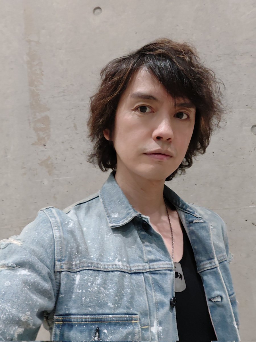 kohei__murakami's tweet photo. ニコニコ超会議2日目！
ご来場いただきました皆様ありがとうございました！
幽閉サテライト＆少女フラクタルのライブに漢の幽閉サテライトとして1曲参加いたしました！
東方の神主ことZUNさんにご挨拶させていただきました！
楽しかった〜！
みんなありがとう！ https://t.co/NHFCzfPigU