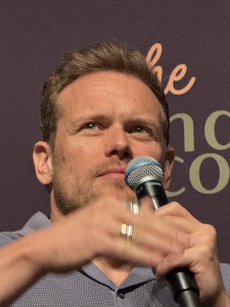 OutlanderFrance's tweet photo. Panel #samheughan #outlander #LC8 #landcon8 https://t.co/Glt2K9a4x8