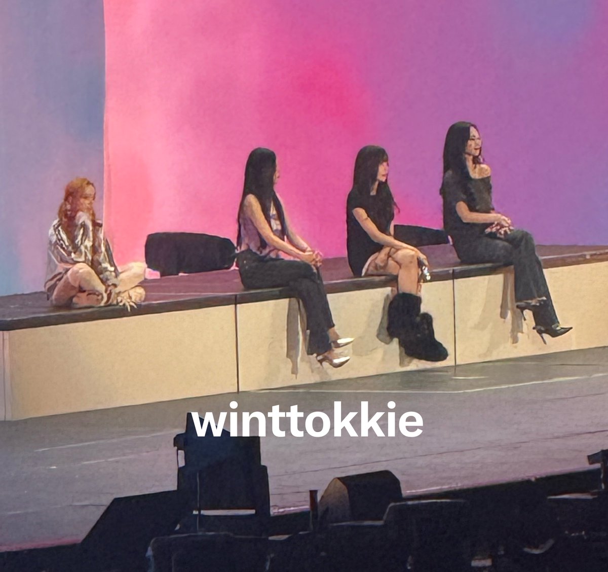 hdhshs who left this cutie at the side🥹😭