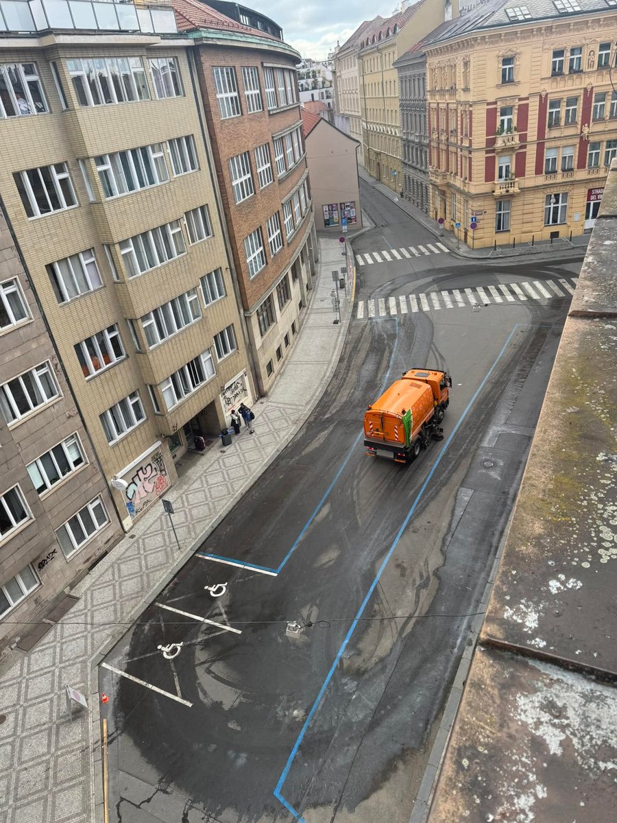 Parkování v Praze tweet media