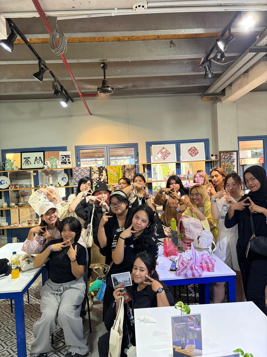 mow≽^•⩊•^≼ tweet media