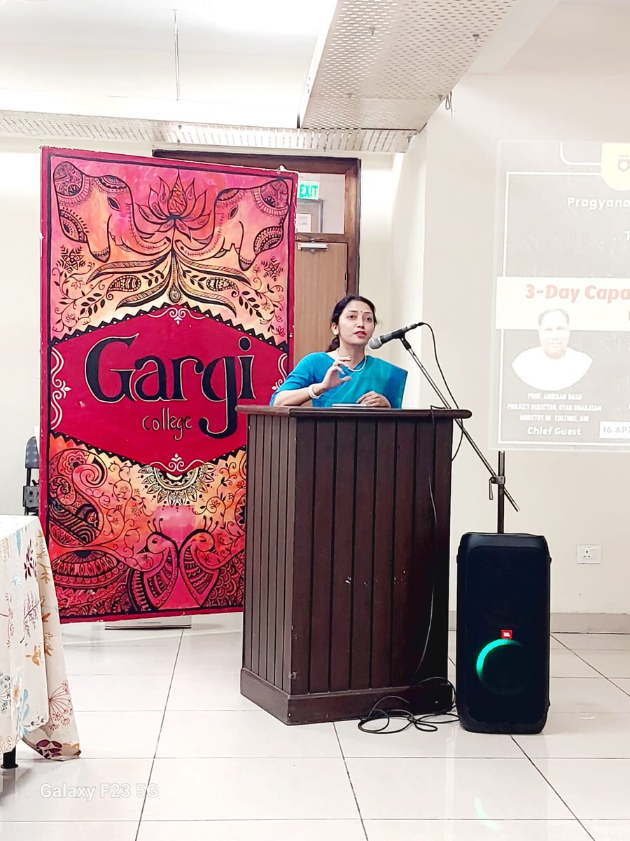 gargimediacell's tweet photo. Pragyanam-IKS, Gargi College, University of Delhi, held a 3-day workshop on the Brahmi script (16-18 Apr). Led by Purnima Thapa &amp; Prabhat; Day 3 featured Dr. Raktim Patar, certificates, Vande Mataram, and National Anthem.

#IKS #BrahmiScript #GargiCollege https://t.co/HpLrgCvCt3