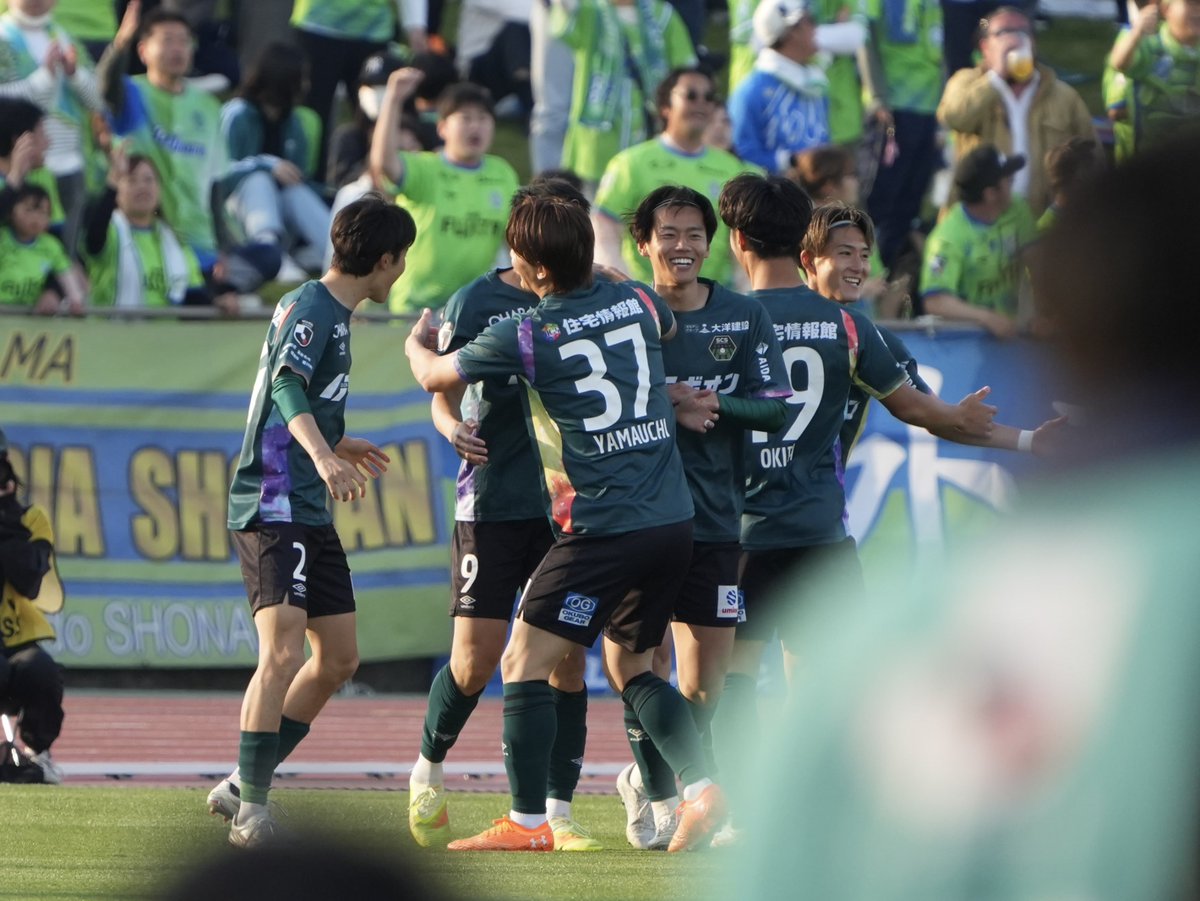 ブッキー tweet media