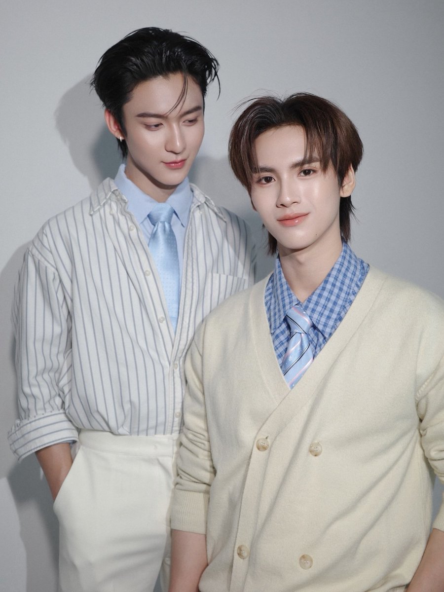 paneang98's tweet photo. ใครใส่ปุ๋ยเร่งโตให้ริวจินป่ะ ก่อนเป็นพาร์ทเนอร์ส่วนสูงไม่แตกต่างขนาดนี้ บ้าจริง ละนี่เขินไซส์ดิฟริวแพทมาก🤭

#ryujinpatji #ริวจินแพทจิ https://t.co/oP3uD24FZp