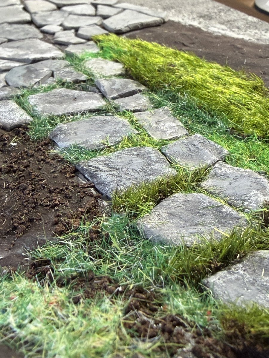 今日は草を植えました🌱
#ジオラマ
#ミニチュア
#石造りの村