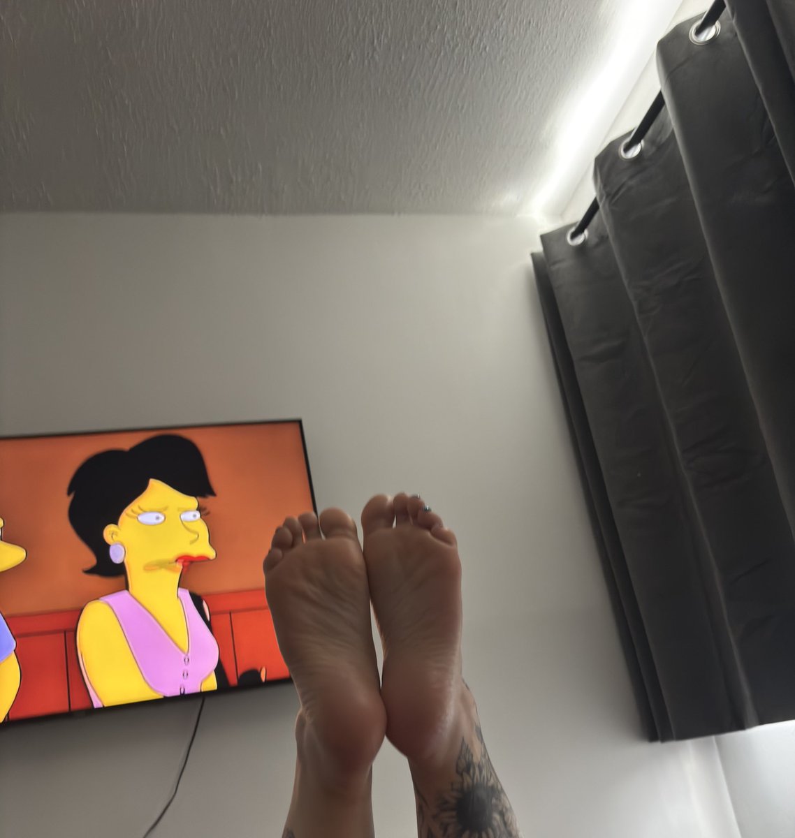 Inkedandarched's tweet photo. What would you do with my feet? 👀 😈 

#soles #feet #fetish #UK https://t.co/J37v0l6uDJ