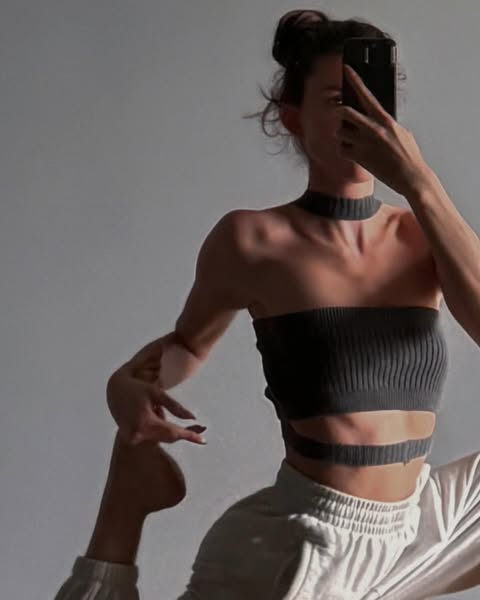 Jeanne001s's tweet image. Reset, breathe, move
Quiet mornings in the studio, small wins on the mat, and showing up for myself even when it’s hardProgressperfection🧘‍♀️
#YogaJourney #SlowLiving #MindfulMovement