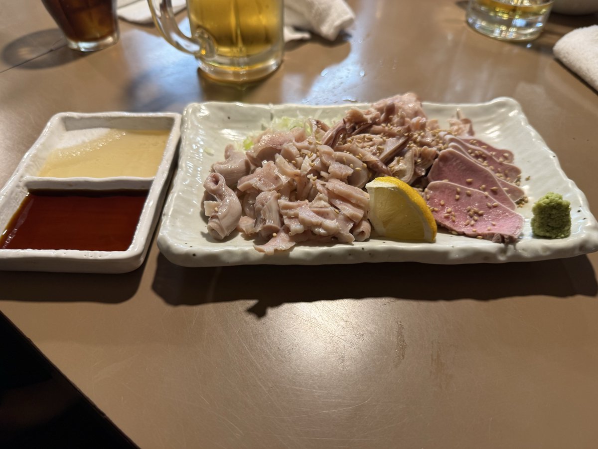 あすとろん tweet media