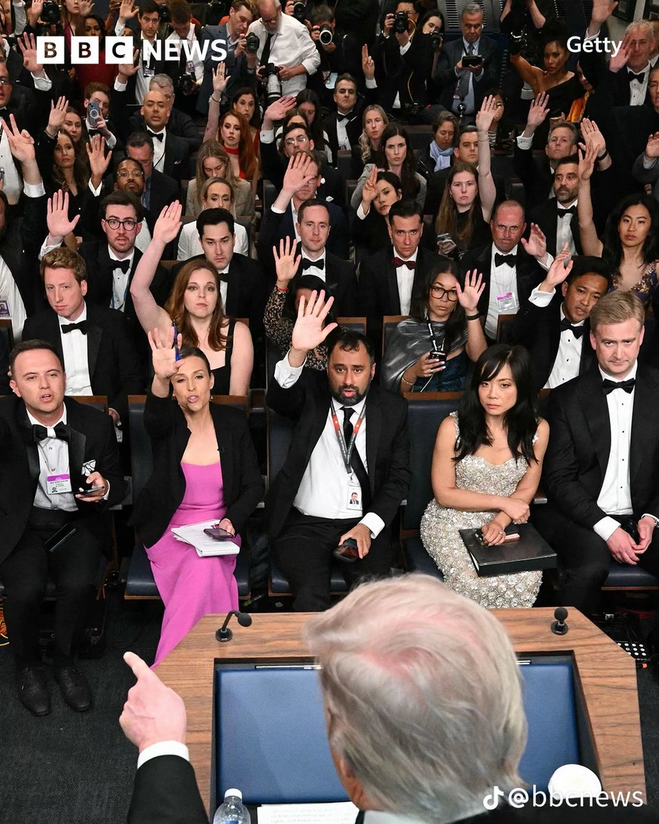 clan·des·tine 📴 tweet media