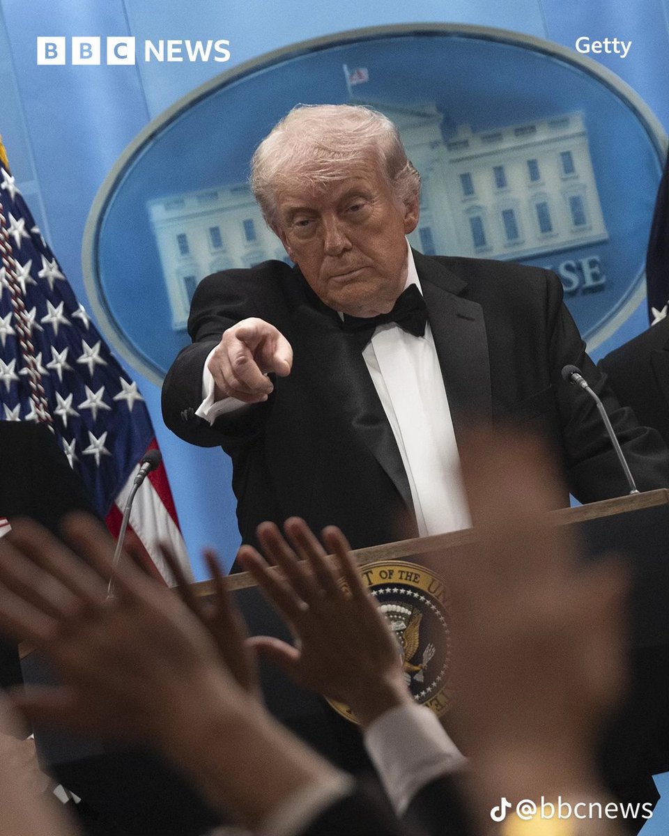 clan·des·tine 📴 tweet media