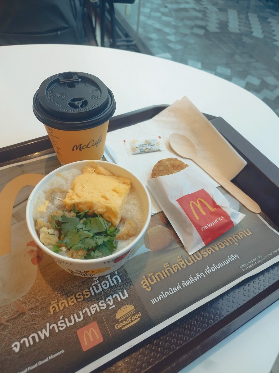 BlezPharmacy's tweet photo. たまに食べたくなるマック。タイのマックにはお粥メニューがあるのが嬉しいです😊 https://t.co/nJumQ6QQ77