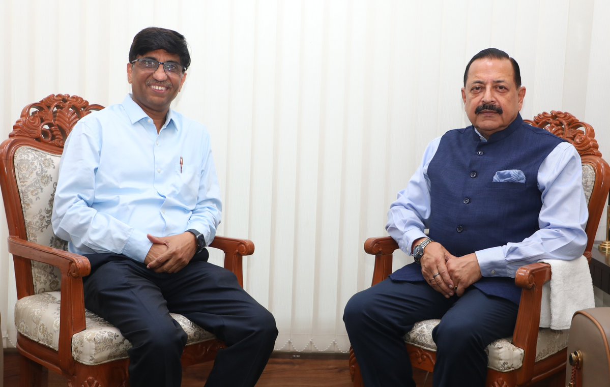DrJitendraSingh's tweet image. Professor Abhay Karandikar, who has been appointed as Member NITI Aayog, called on for a courtesy meeting.
Wished him all the very best for the new role. I am sure, with his experience and background, he will carry forward the momentum of innovation to further strengthen India’s