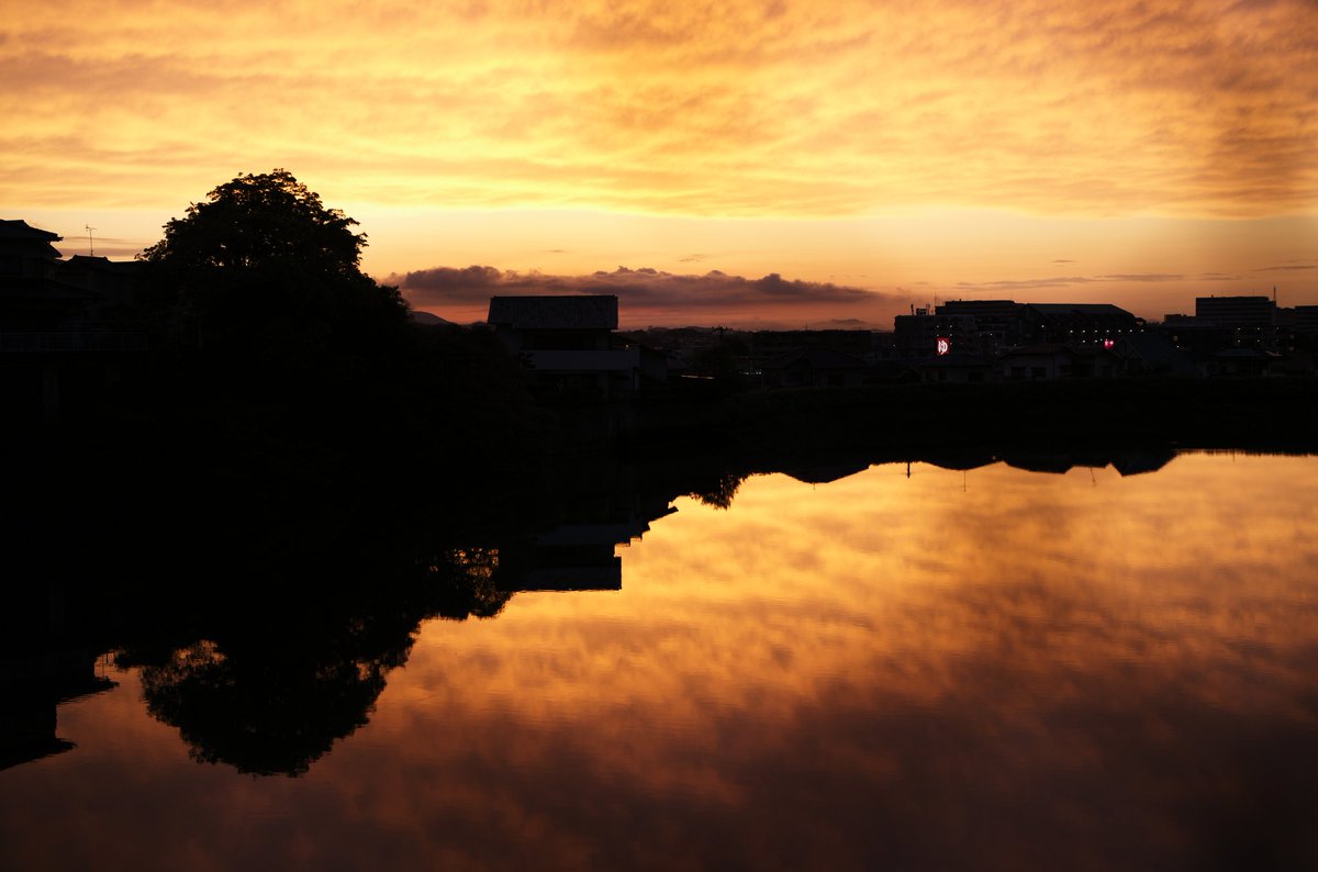 nu_nu_radium's tweet image. 空がほどけて、水に眠る夕
📷️LeicaM11-p＋SUMMILUX-M 50 mm f/1.4 ASPH　撮って出し
#Photography