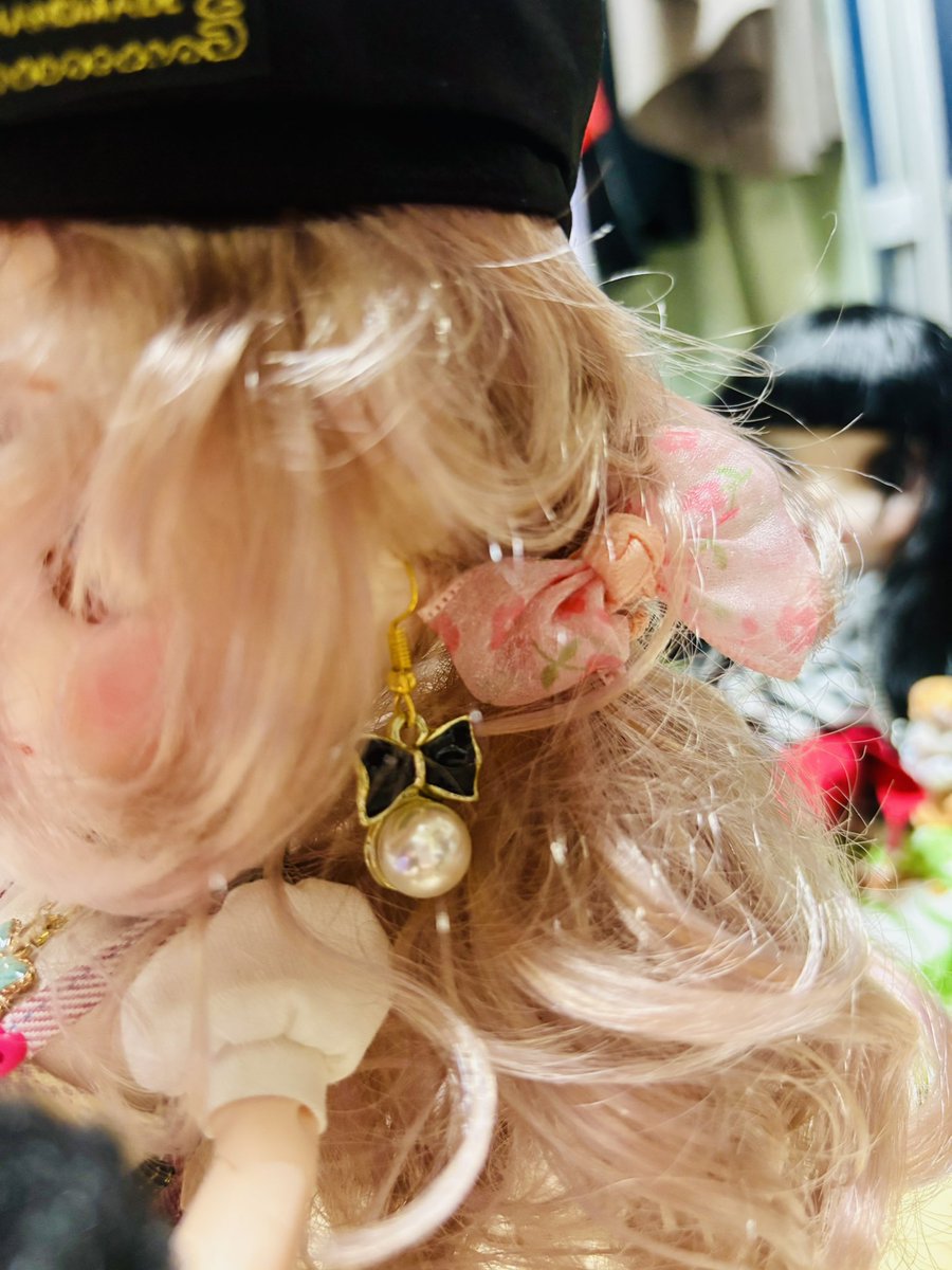シェリーちゃん苦戦しながらも猫コスチュームにお着替え♥🐱 可愛い