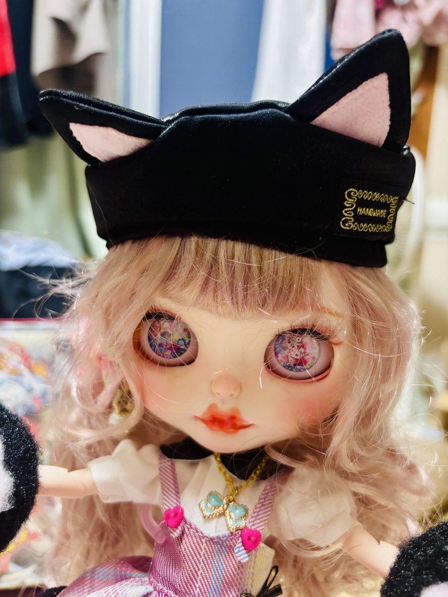 シェリーちゃん苦戦しながらも猫コスチュームにお着替え♥🐱 可愛い