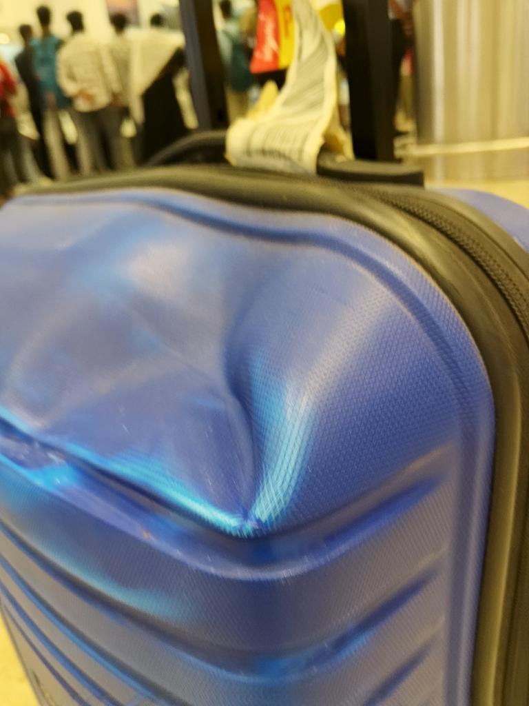 PuspanjaliP's tweet photo. @flyspicejet plz explain this
I had a flight today 25-4-26 from #bagdogra to #chennai n look at my trolly condition. Why do ur staff throw trolley? We believe u with our expensive items and this is the result? Y u cannot handle simple n small things like this? @flyspicejet https://t.co/axnqA3KhpK