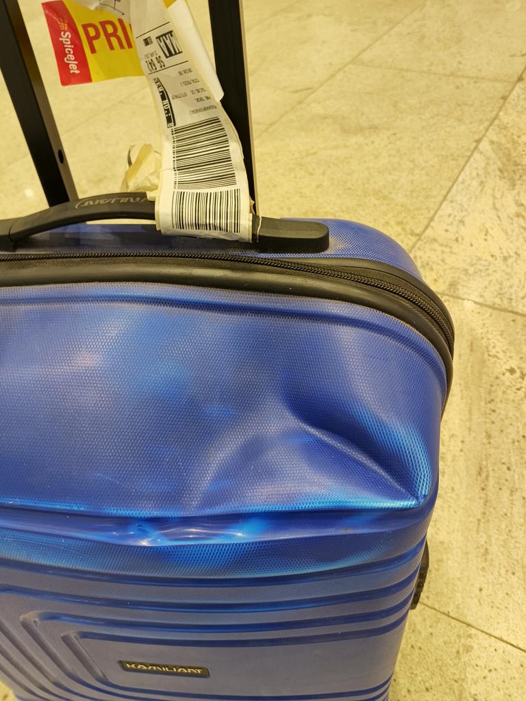 PuspanjaliP's tweet photo. @flyspicejet plz explain this
I had a flight today 25-4-26 from #bagdogra to #chennai n look at my trolly condition. Why do ur staff throw trolley? We believe u with our expensive items and this is the result? Y u cannot handle simple n small things like this? @flyspicejet https://t.co/axnqA3KhpK