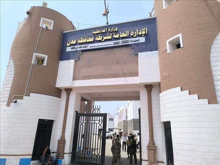 🔴 إحباط مخطط إرهابي وتفكيك خلية اغتيالات في عدن

◾عدن – سبأنت :

أعلنت الأجهزة الأمنية ضبط خلية إرهابية كانت تخطط لتنفيذ سلسلة من عمليات الاغتيالات واستهداف السلم المجتمعي في مدينة عدن، وذلك في إطار الجهود المتواصلة لتعزيز الأمن والاستقرار وإحباط المخططات التخريبية.
وأوضح مصدر