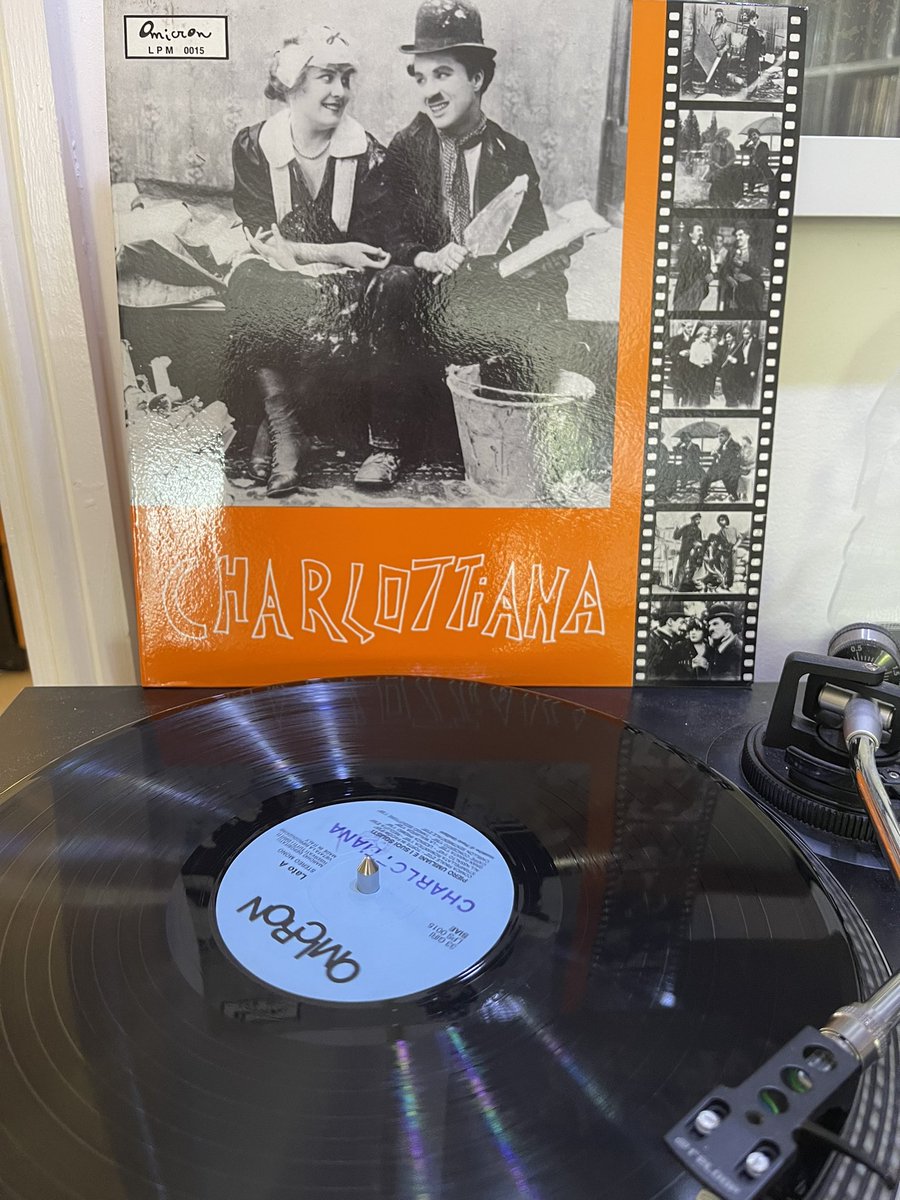 Oiche_'s tweet image. #nowplaying @pieroumiliani Charlottiana #library #omicron