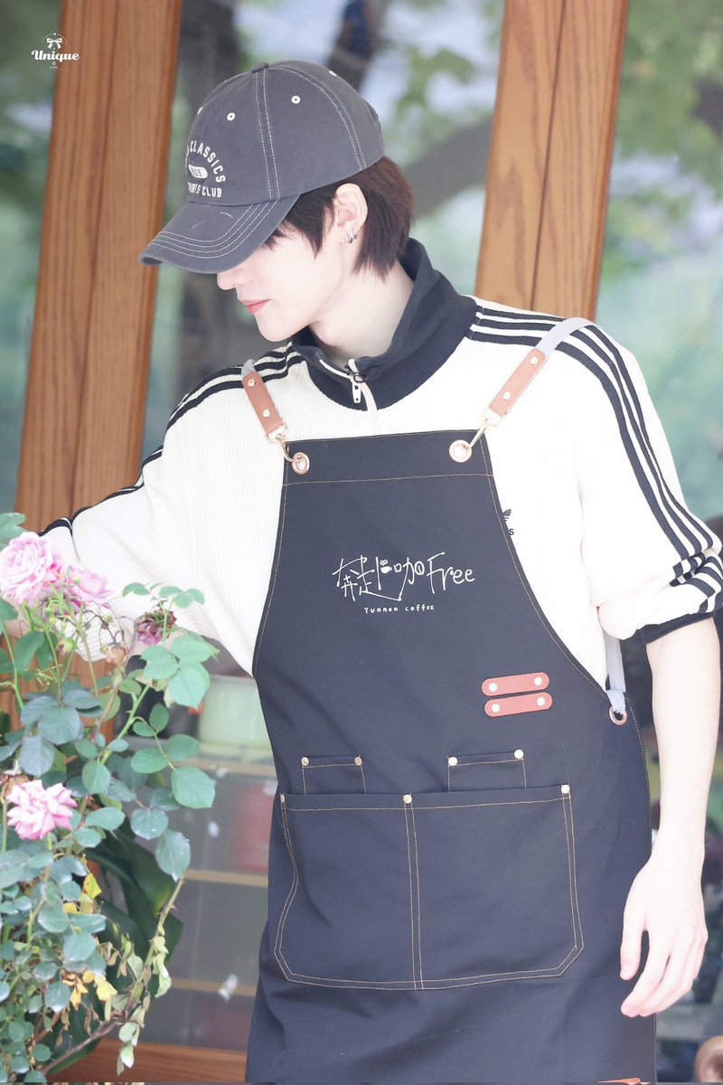 kun_vitas's tweet image. [DAY 2 **] 26.04.25

☕️

｜บันทึก Variety Group CIIU

ไม่เห็นหน้าออร่าเทพบุตรยังพุ่งขนาดนี้✨️
Benfu Coffee
Benfu Coffee Free
Long Time No See Book &amp;amp; Cafe
#coffeeshop #Guangzhou
#หวังเทียนอี้ #wangtianyi
#CIIU #奔赴少年ciiu
#closertoyou
#jyp #jypchina