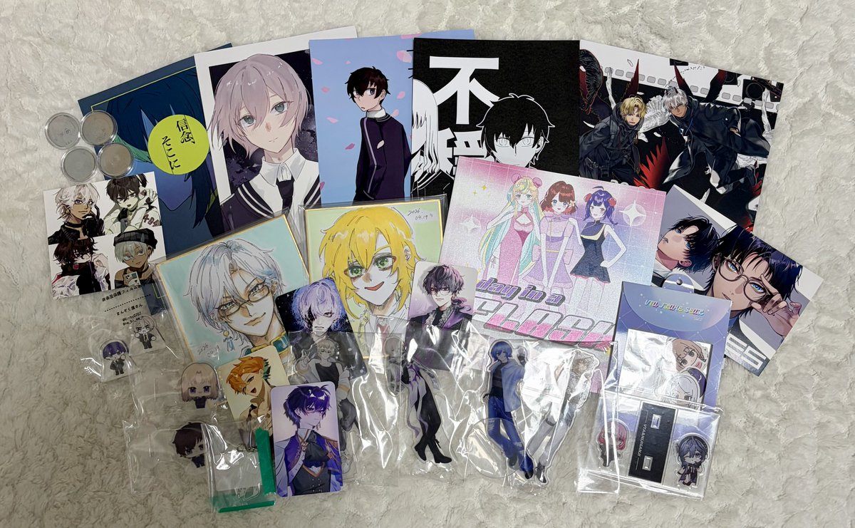 usmt_02_00's tweet photo. 落ち着いたので遅ればせながら！

#にじそうさく𝟣𝟣 戦利品＆いただきもの！！！ありがとうございました😭
何も持ってないのにひたすらおこぼれをいただきまして大変恐縮です…🙏また何かご縁あればお返しさせてください！！！

てかたちばなののりたま多すぎやろ https://t.co/vUGjc9lFhp