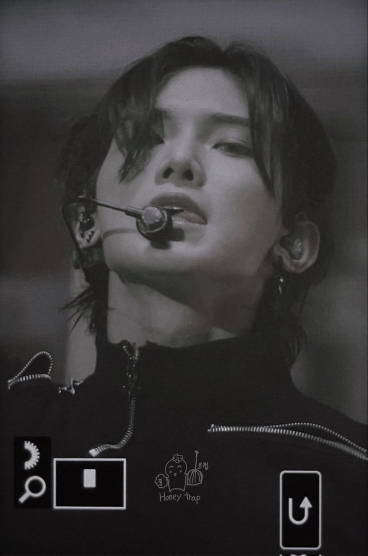 SWEETJILI's tweet photo. A thread of Yeosang blepping😋 https://t.co/I1yyVhCxW4