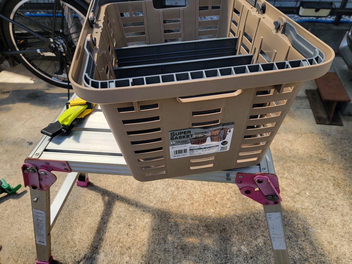 Couichi05S's tweet photo. 電動工具入れを改良

BAT ホルダー付けて完了

#superbasket 
#電動工具入れ
#hikoki
#hikokiバッテリーホルダー https://t.co/gCdJ0CvmnR