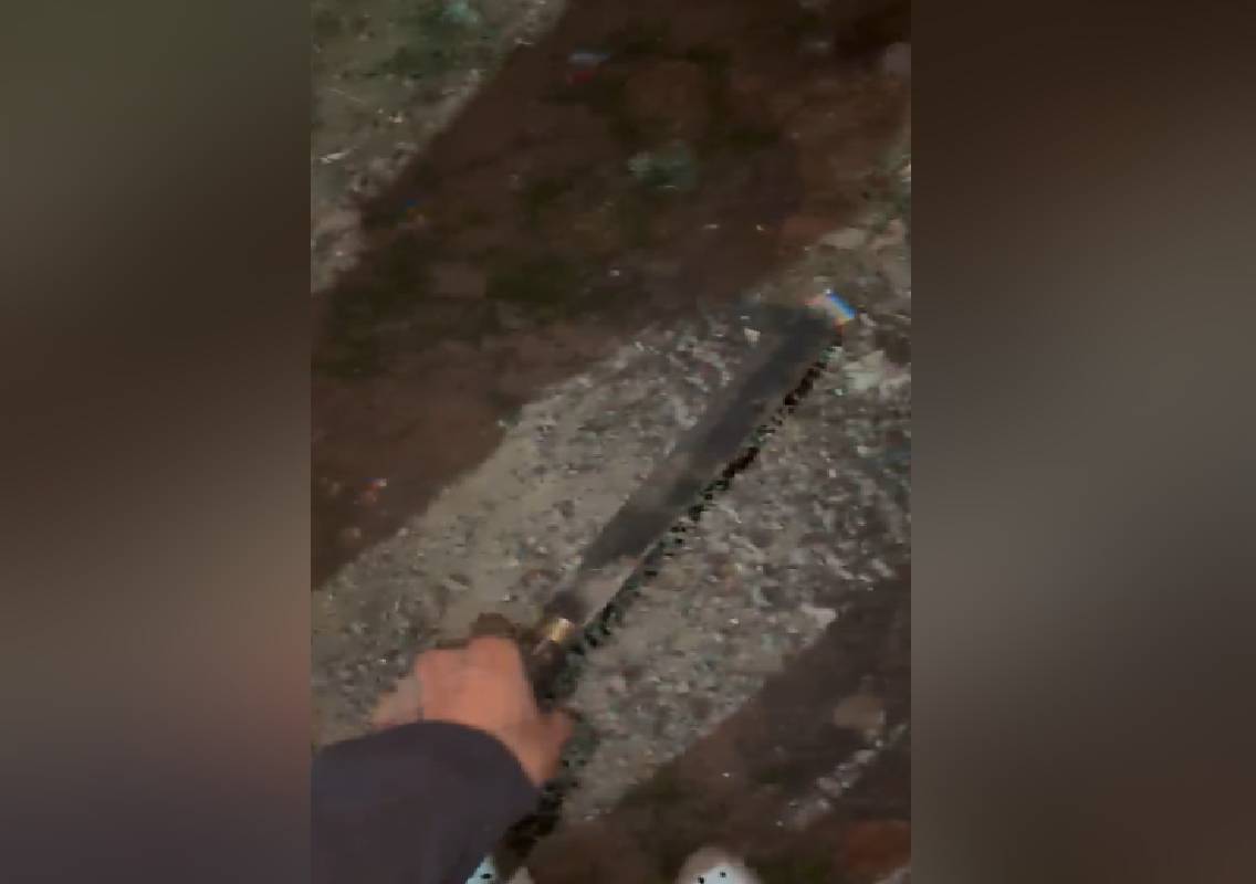 Newskarnataka's tweet image. ತಲವಾರು ಹಿಡಿದು ದಾಳಿ ಯತ್ನ – ವಾಮಂಜೂರು ನಿವಾಸಿ ವಿರುದ್ಧ ಕೊಲೆ ಯತ್ನ ಪ್ರಕರಣ ದಾಖಲು

#newskarnataka #ತಲವಾರು #ದಾಳಿ #ಪ್ರಕರಣ #ವಾಮಂಜೂರು 

kannada.newskarnataka.com/karnataka/mang…