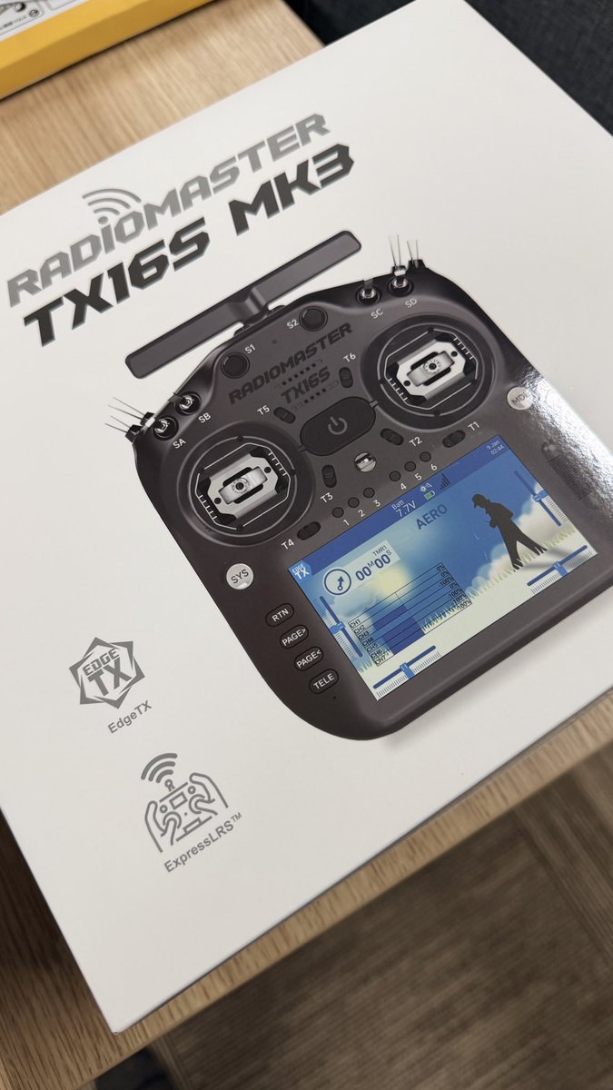 CapMori_RC's tweet image. ヘリと飛行機用（ドローン用ではない）に買った送信機が着弾w
あれ？左スティックが壊れてるな？左右逆？
直さなくてはw
#MK3
#ラジコン飛行機
#ラジコンヘリ