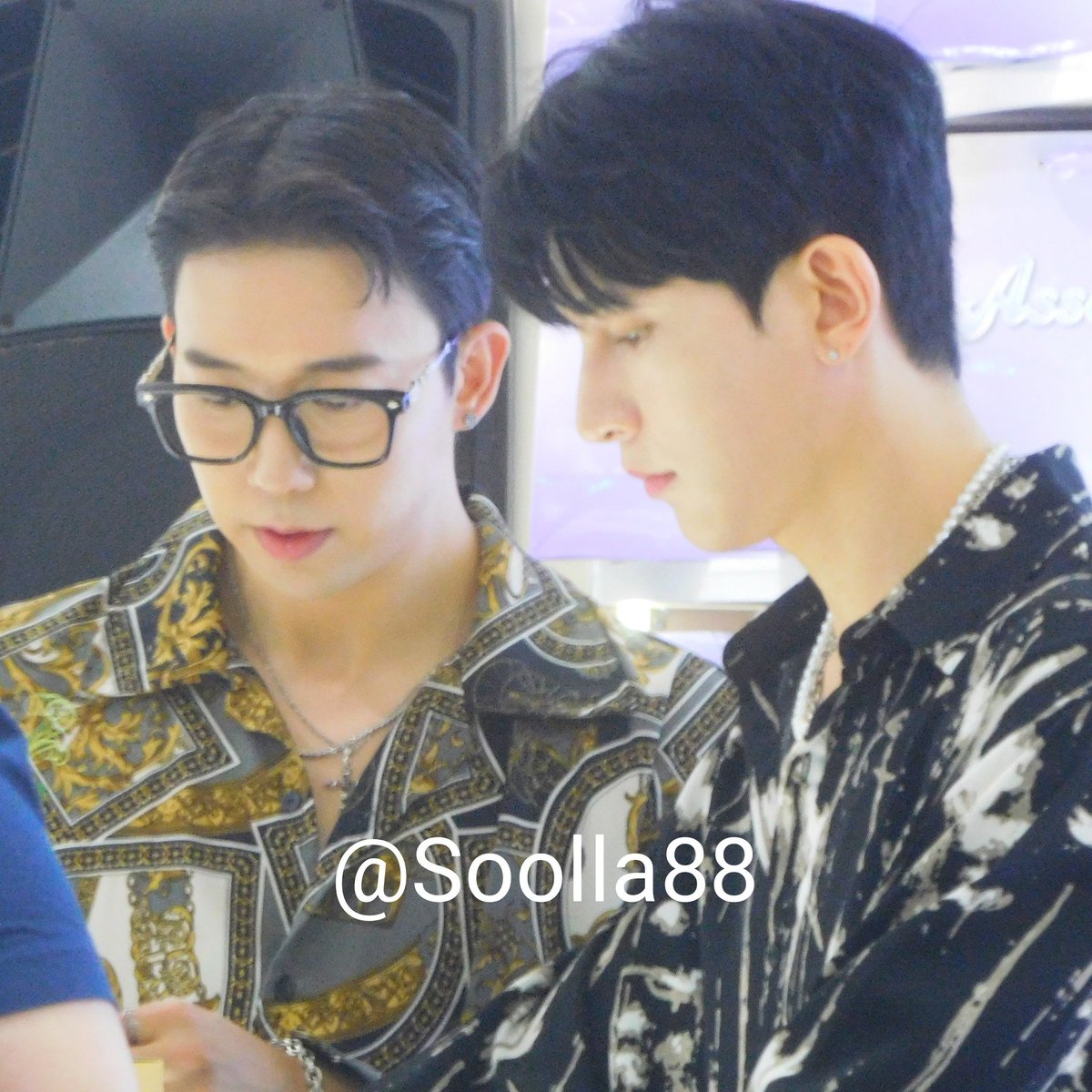 SoollaShin8889's tweet image. 260425 @KiSSeop91 and @HooN91y at
Grand Opening of @assemble_jakarta Store at Lotte Mall Kuningan Jakarta.
Thank You #assemble_jakarta for giving us this great opportunity to meet them 😍😊 #Kiseop #Hoon #Ukiss #기섭 #훈 #유키스