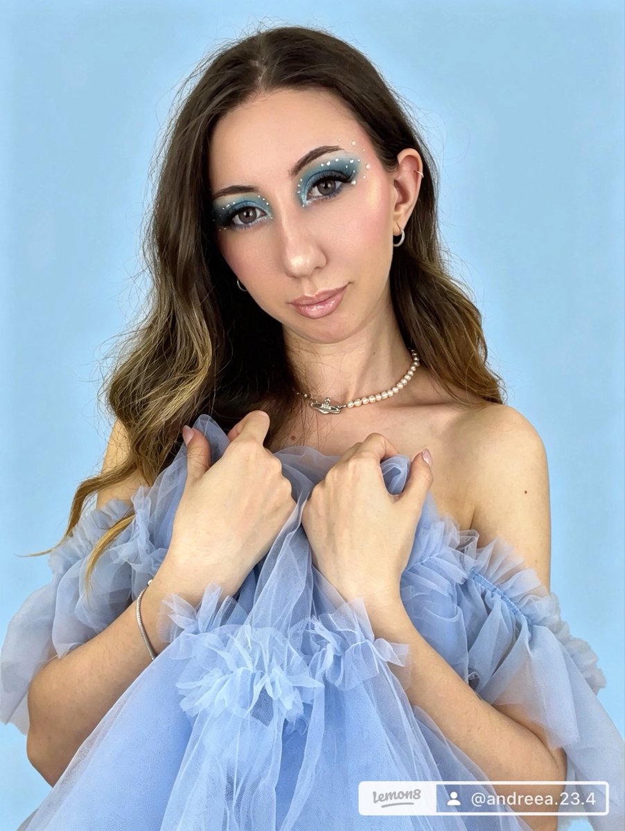 andreeamake23's tweet image. A little bit of sparkle and a whole lot of blue 🦋✨ Rate this look 1-10!
#glammakeup #rhinestonemakeup #makeupartist #softgirl #bluevibes