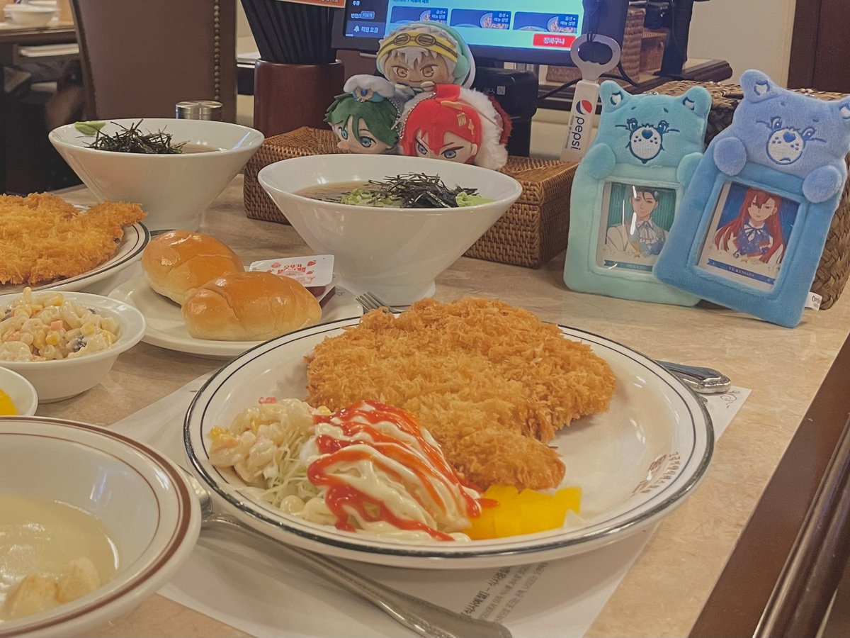 오랜만에 응상 후
/) /)(\ (\
(  ˶ᵔ ᵔ(ᵔ ᵔ˶ )
/  づ🐟⊂ \
미나토 얘기만 잔뜩 🩵