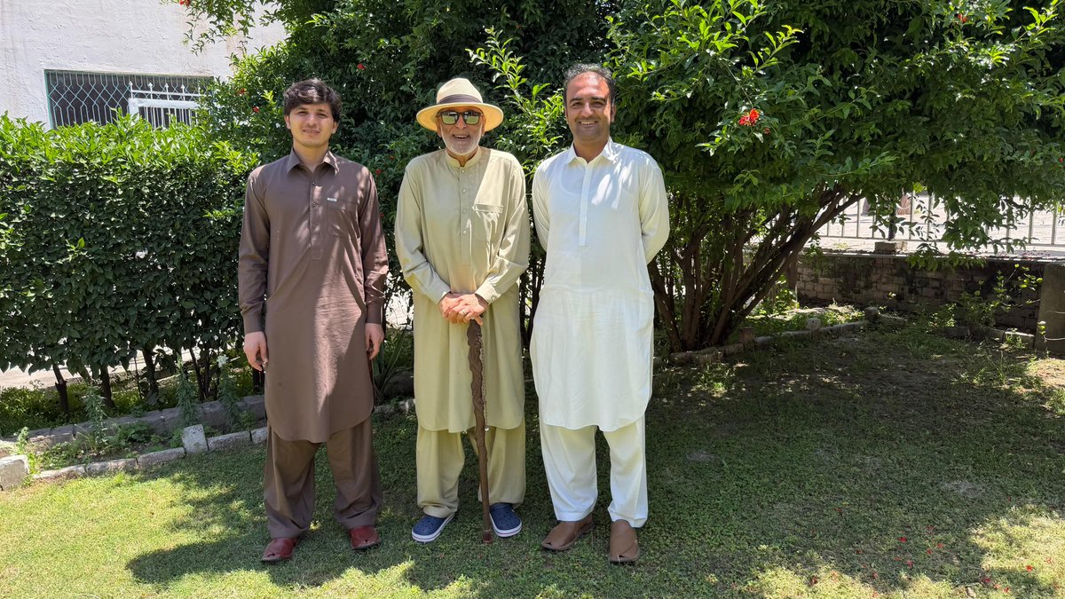 DrShahzad_'s tweet image. It was an honor to meet Shakeel Ur Rahman, grandson of renowned #KhudaiKhidmatgar Abdul Khaliq Khaleeq, former Chief Editor of Pukhtoon. He continues this legacy through education, serving underprivileged children in #Peshawar with dedication and care.