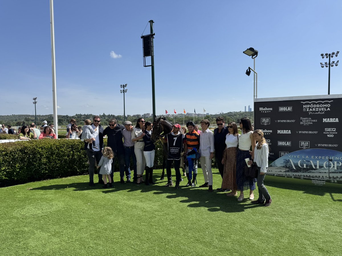 HipodromoMadrid's tweet photo. Primera carrera: Premio Realeza 

🥇 Music History, Cuadra Suances, preparación de Óscar Anaya y monta de @RNValle2 
🥈 Octans 
🥉 Araka la Kana 

¡Enhorabuena a los ganadores!🏇🏆 https://t.co/ZeriUFbeVp