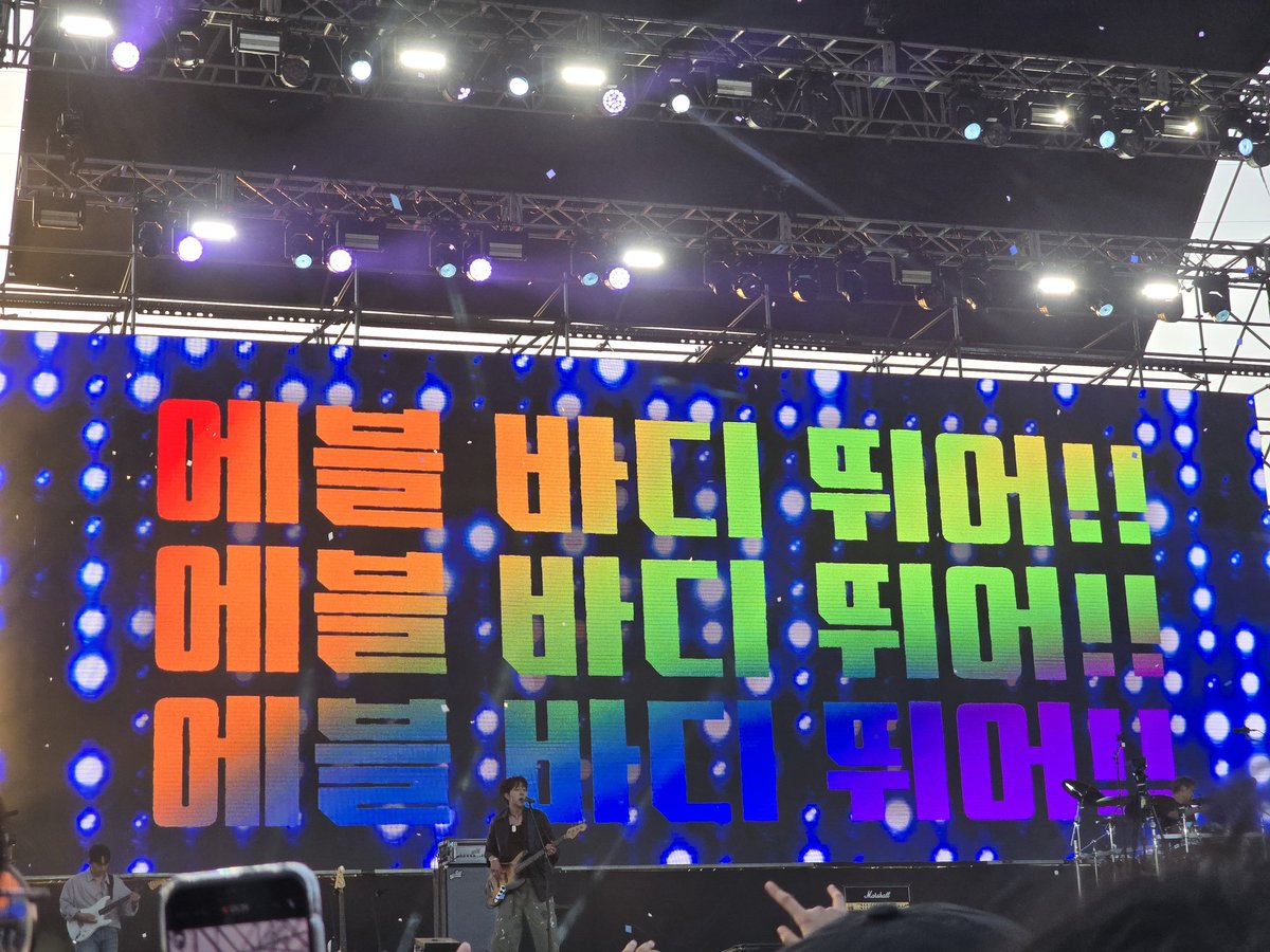 부리 tweet media