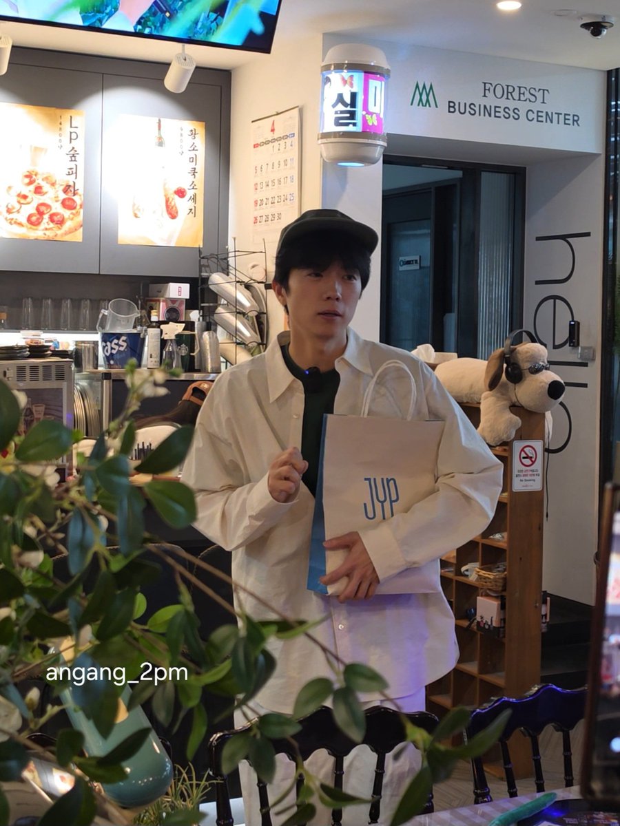 생카투어 온다고 팬들 줄 선물 챙겨 온 장우영이 영원히 귀엽고 사랑스러움💙