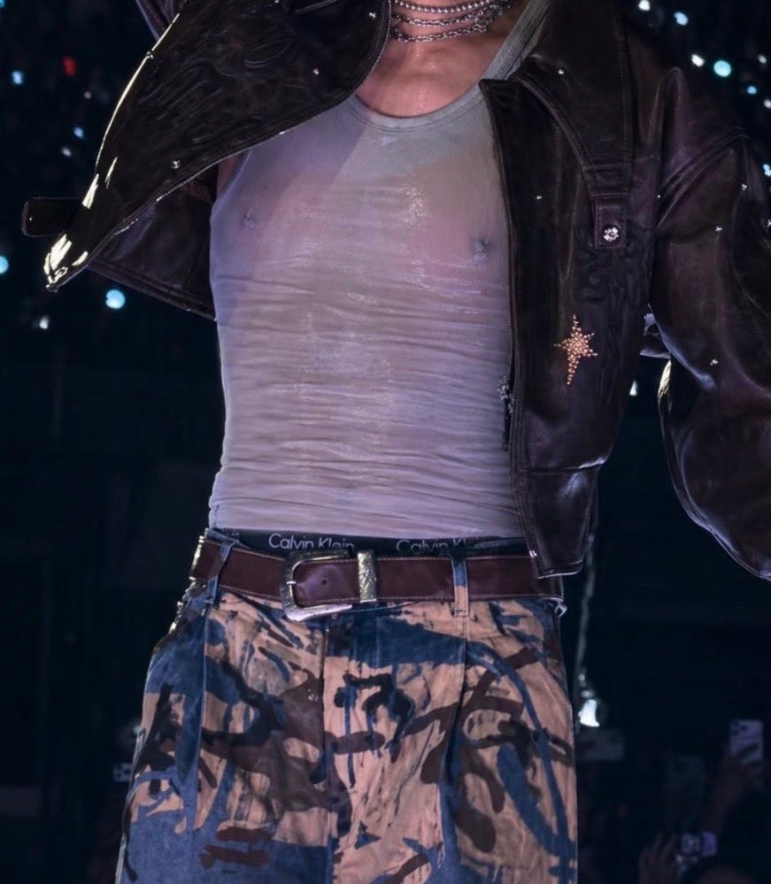 JUNGKOOK’S TIDDIES ?!?! HE IS SO FCKING HOT PLS