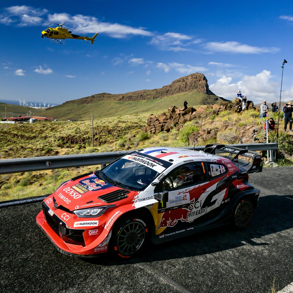 Seb wins SS17 by 2.5s over Elfyn and now has a lead of 24.3s overall 🥇

💬 "It's not the way we wanted to see it go. Oliver was doing a great job up until that point. I'm sorry for you, l'm sure we'll have more battles."

#ToyotaGAZOORacing #GRYaris #WRC #RallyIslasCanarias 🇮🇨