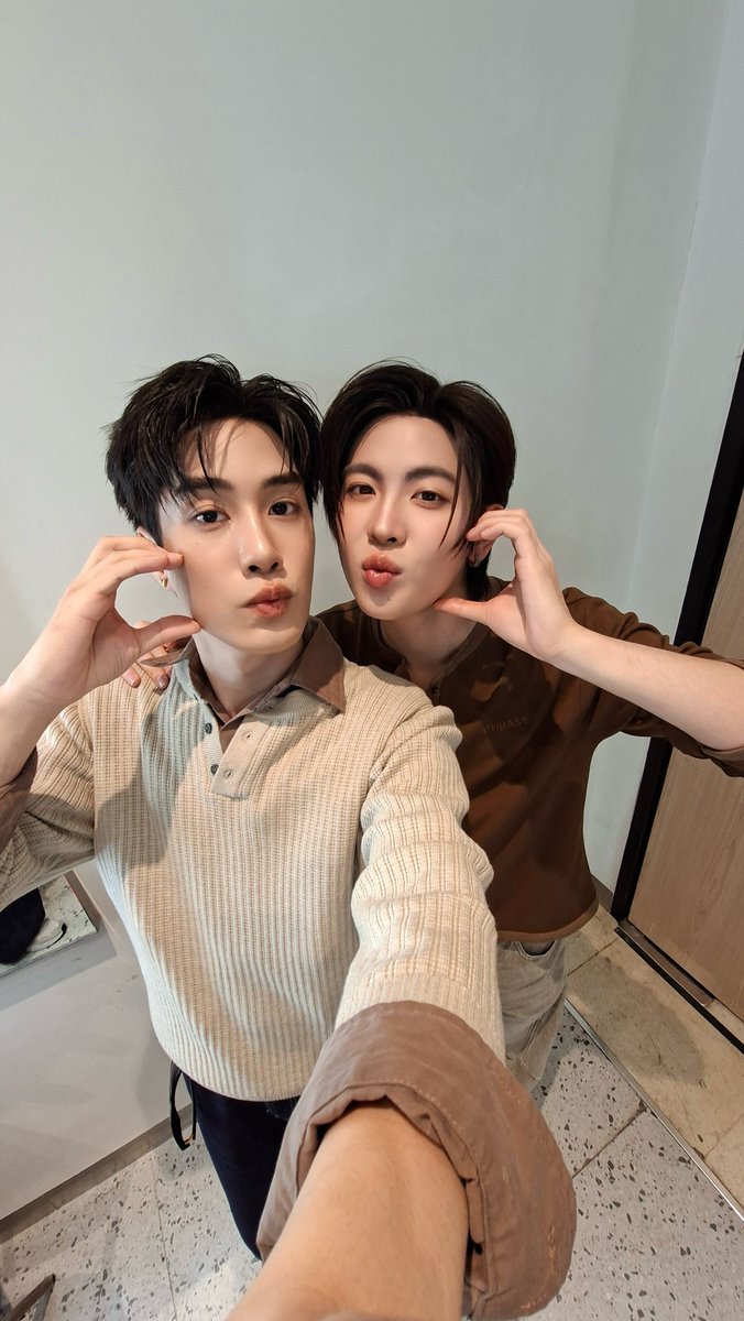 Samsung Thailand tweet media