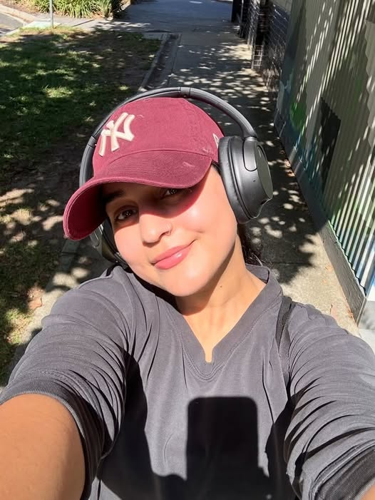 Deepika__Deepu's tweet photo. Sun, music &amp; me 📷📷
#SunnyVibes #SelfieMood #MusicOnRepeat #CasualDays https://t.co/pKQWVc1rMy