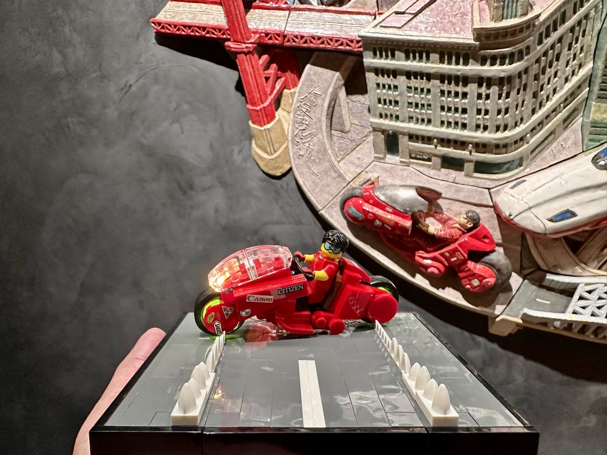 KABA64724932's tweet image. 銀座に来たら大友さんのレリーフをお参り👍今回は、自作のレゴ金田バイクを持参したよ😊
#大友克洋 #katsuhirootomo #AKIRA #LEGO #レゴ