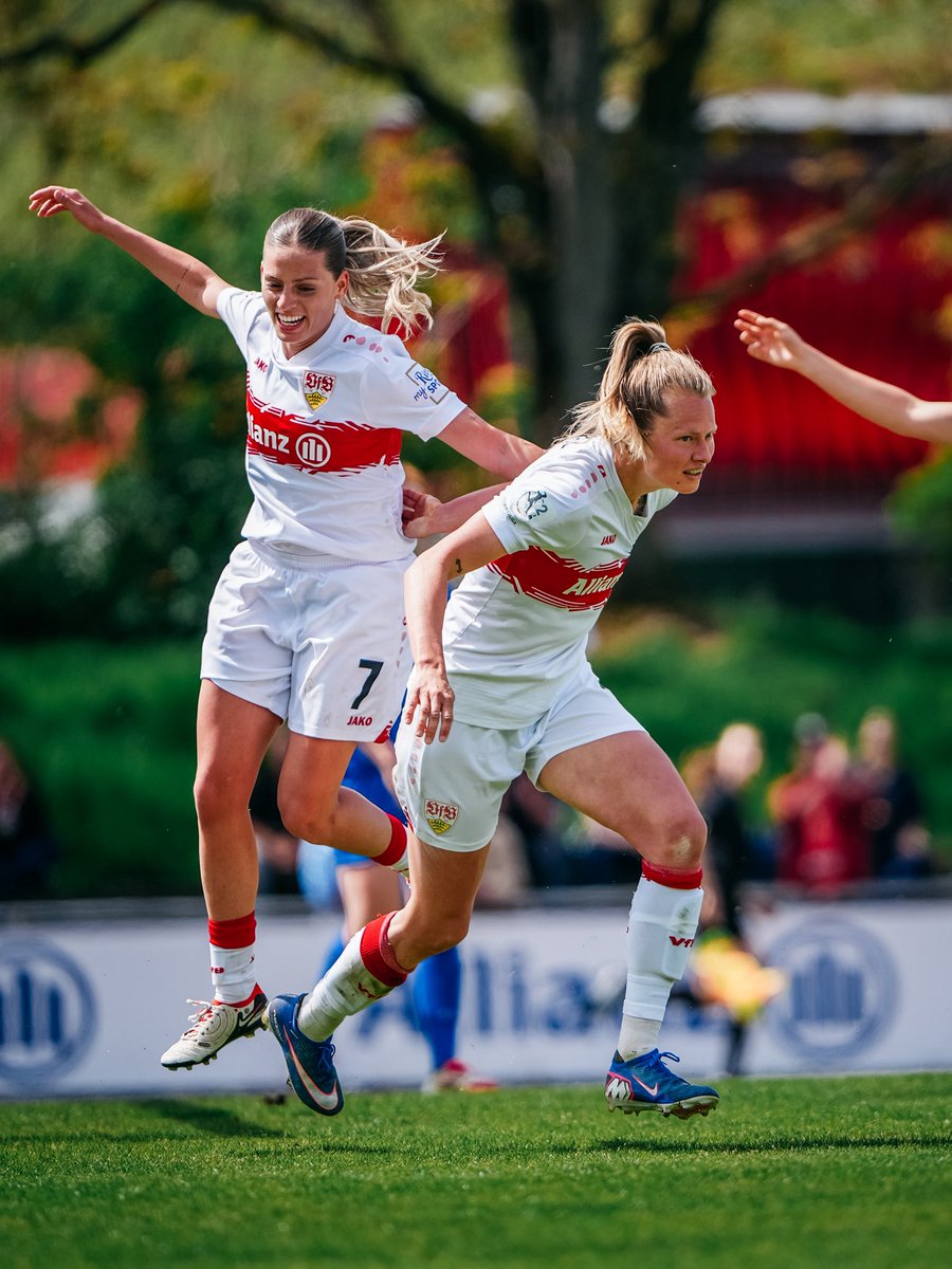 VfB_Frauen's tweet photo. Flanke, Kopfball, Tor - wie aus dem 📕! ⚪️🔴🔥

VfB Stuttgart 🆚 SV Meppen 2:0 (54.)
#VfBFrauen | #VfB | #VfBSVM | #2FBL https://t.co/zKQNl6xvre