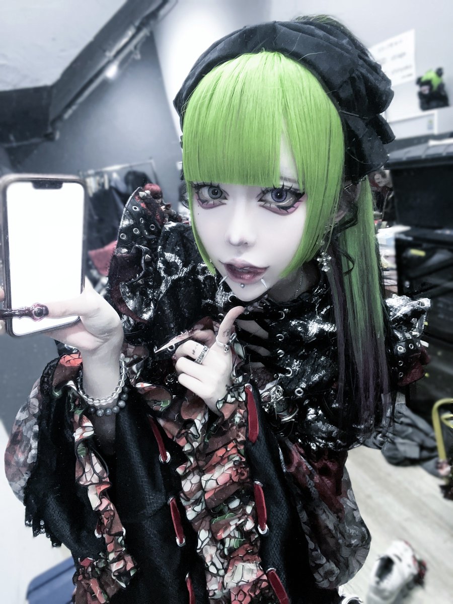aku_mazari's tweet photo. 奪われるくらいなら汚してみたい https://t.co/YNCzX3MqyY